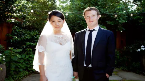 Mark Zuckerberg dons tie for surprise wedding