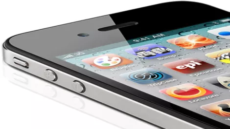 iPhone 4 goes contract free