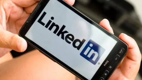 Linkedin revamps apps for smartphones ipads as mobile users grow pics 7c3af687b9