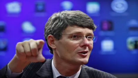 BlackBerry shoots the Messenger... cuts 4,500 jobs