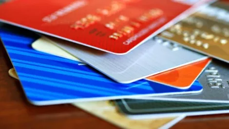 NZ spending on credit, debit cards rises in March on food, liquor gain
