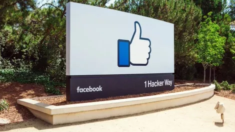 Facebook Marketplace gets a dash of AI for smarter listings