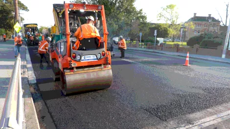 Roads made of toner waste and motor oil? The reality of a sustainable future