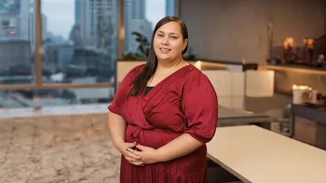 What is the Auckland tech hiring market experiencing?